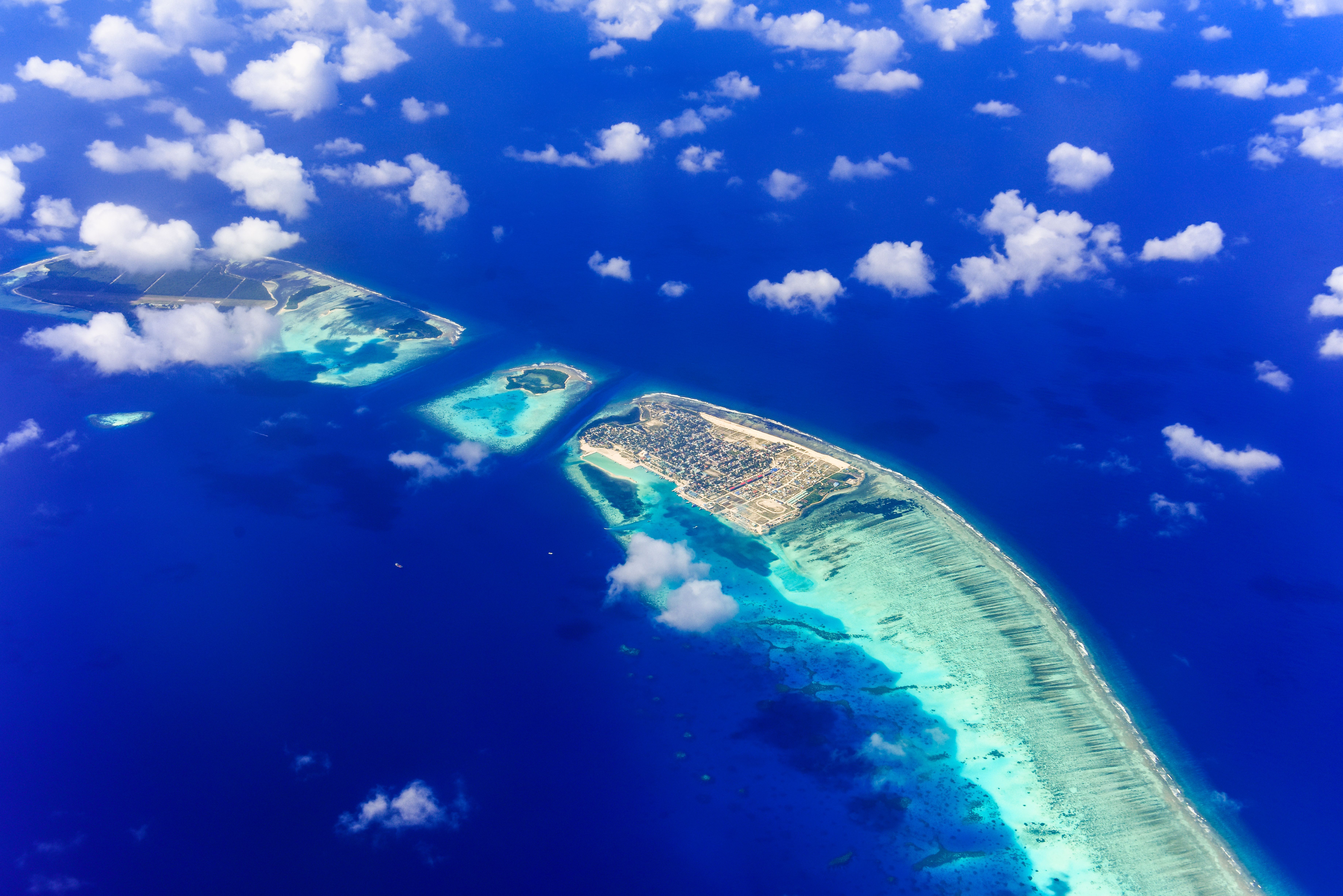 Maldives resort lagoon representing the combination with Sri Lanka travel